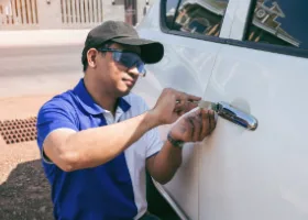 Car Locksmith in Vandenberg Village, CA